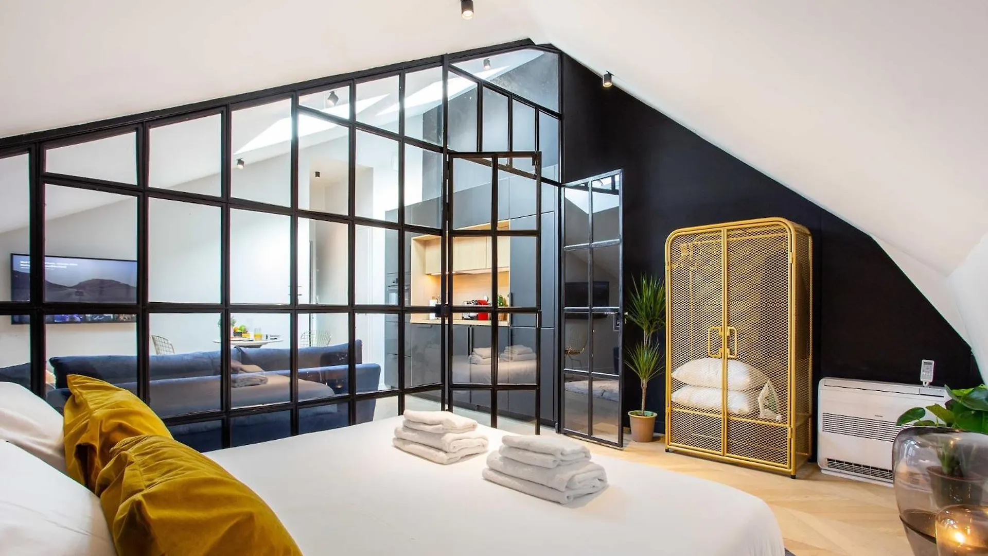 Magnificent 1Br 4P Apartment - Montorgueil 9 Paris France